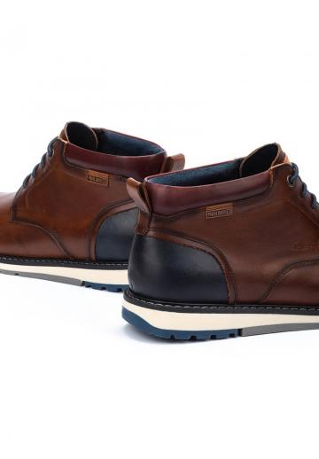 Ботинки на шнуровке