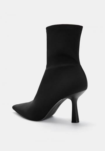 Высокие сапоги