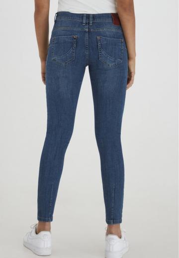 Узкие джинсы