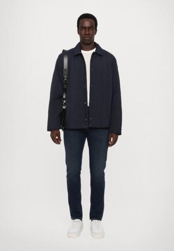 Узкие джинсы