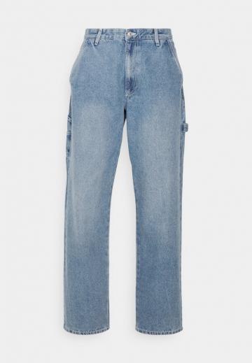 Прямые джинсы