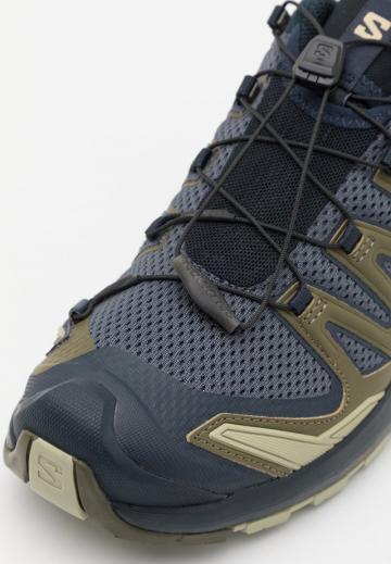 Походные кроссовки