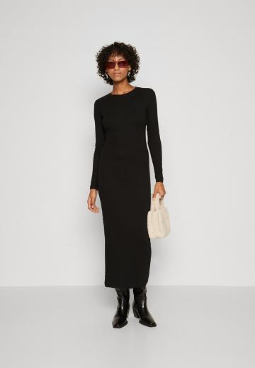 Платье футляр