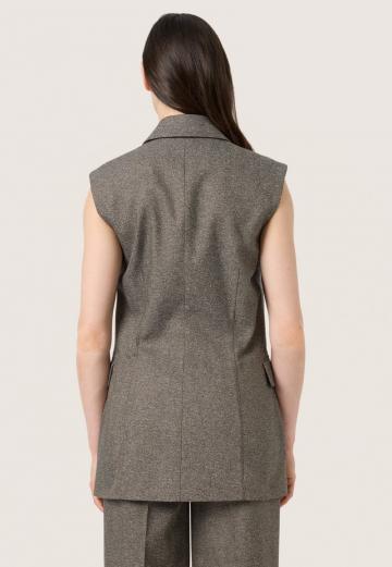 Длинный жилет