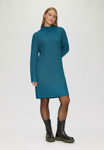 Вязаное платье