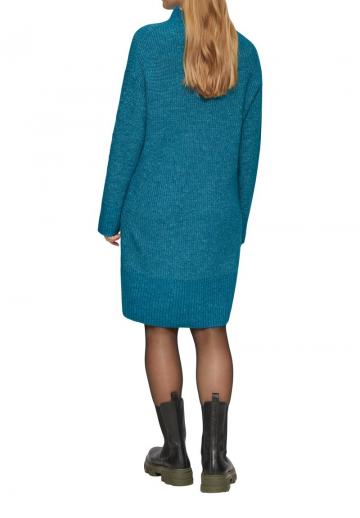 Вязаное платье