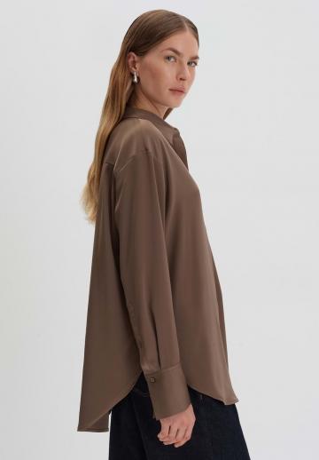 Атласная блузка