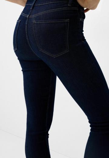Узкие джинсы