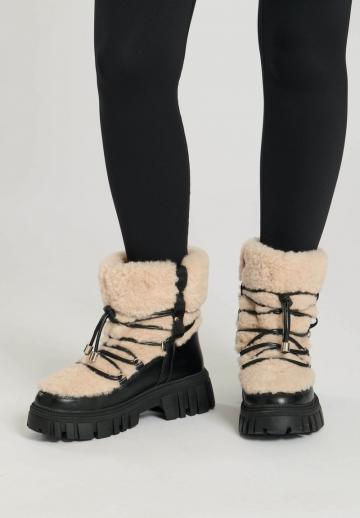 Ботинки на шнуровке