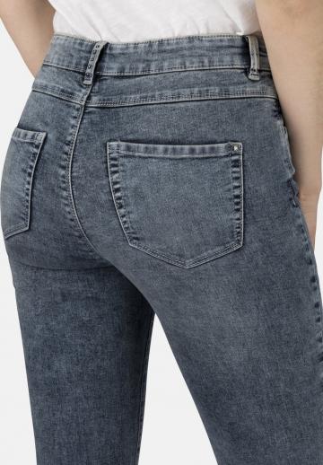 Узкие джинсы