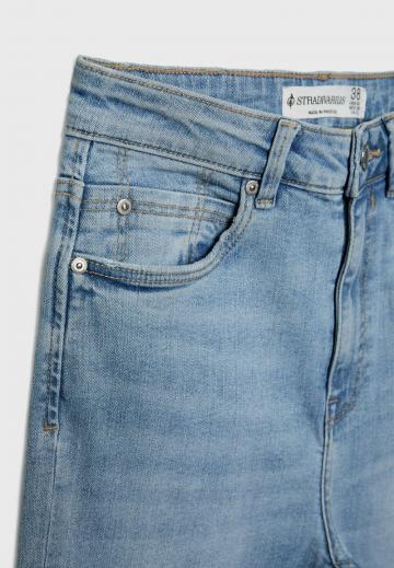 Короткие джинсы