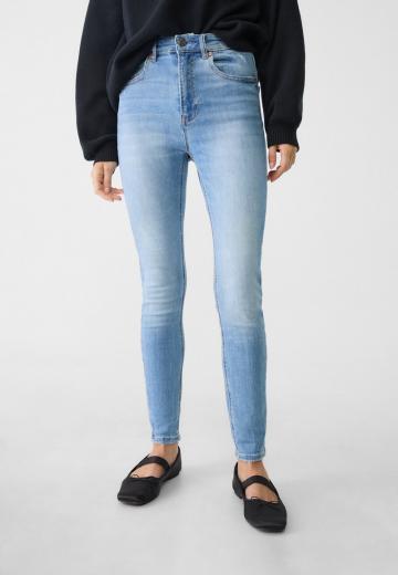 Короткие джинсы