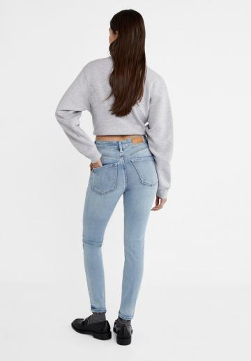 Короткие джинсы