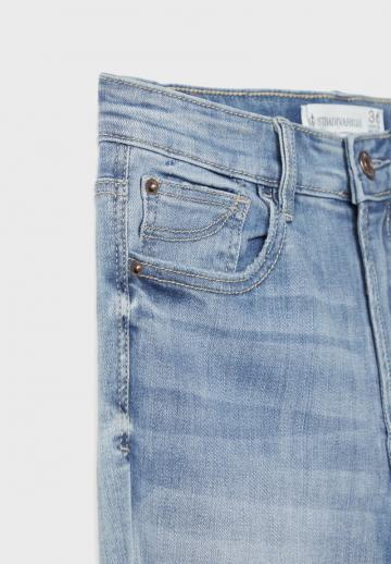 Короткие джинсы