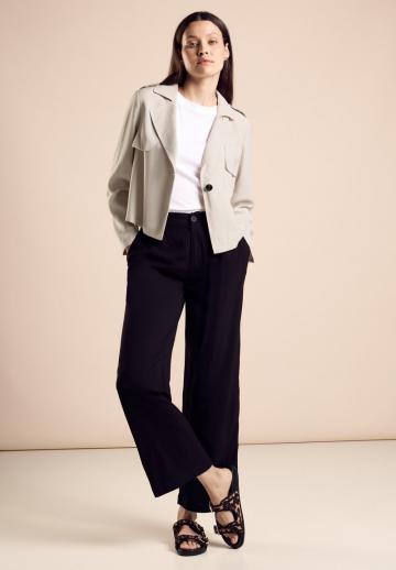 Блейзер с накладными карманами