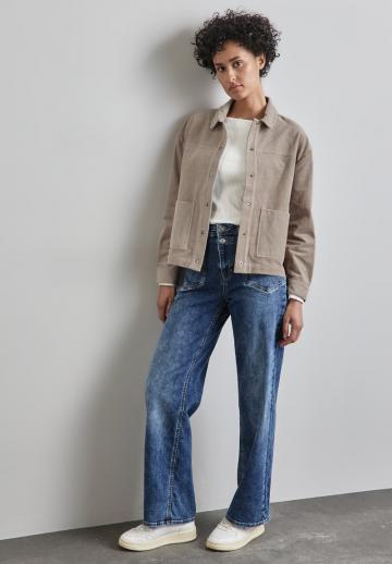 Куртка с накладнымит карманами