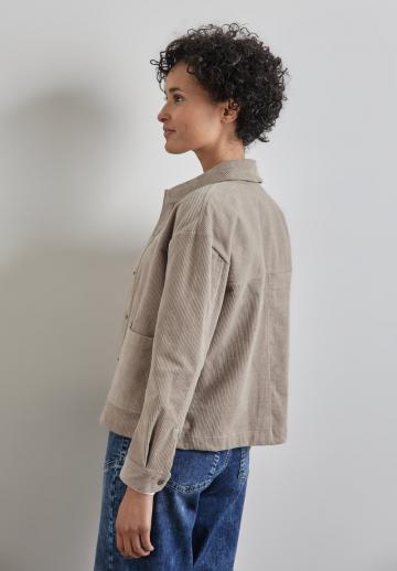 Куртка с накладнымит карманами