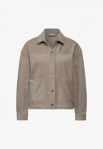 Куртка с накладнымит карманами