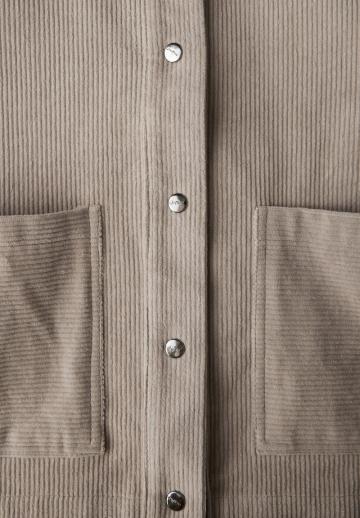 Куртка с накладнымит карманами