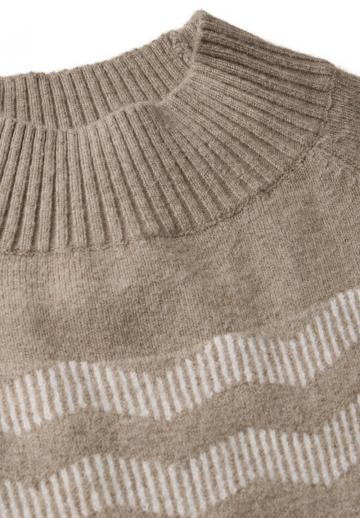 Пуловер в полоску