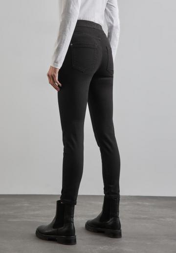 Узкие джинсы