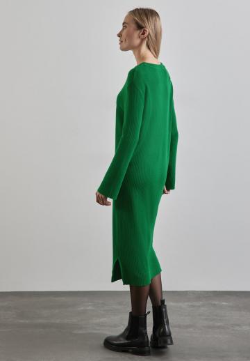 Вязаное платье
