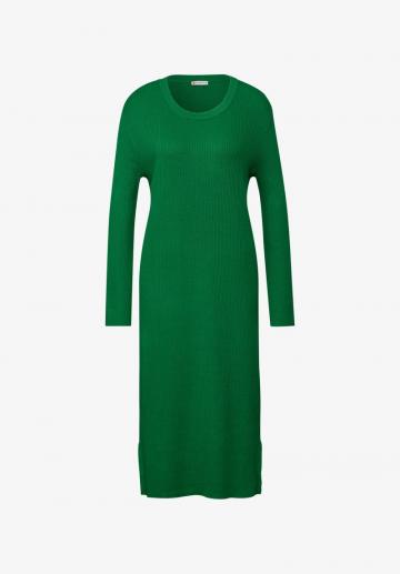 Вязаное платье