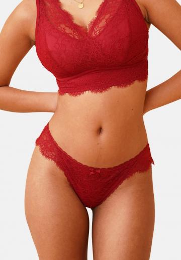 Трусы на бедрах