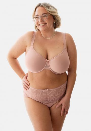 Трусы на бедрах