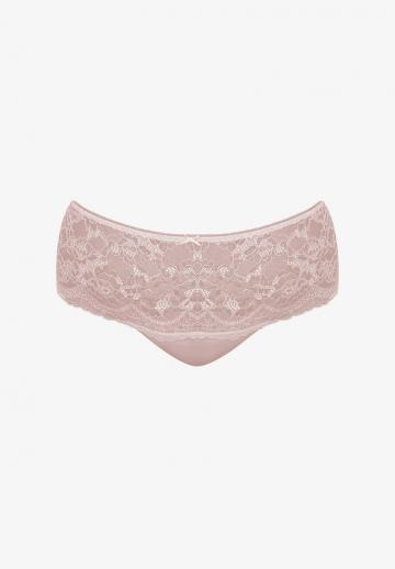 Трусы на бедрах