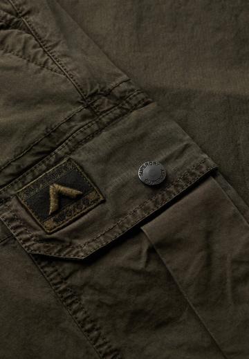 Брюки с накладными карманами