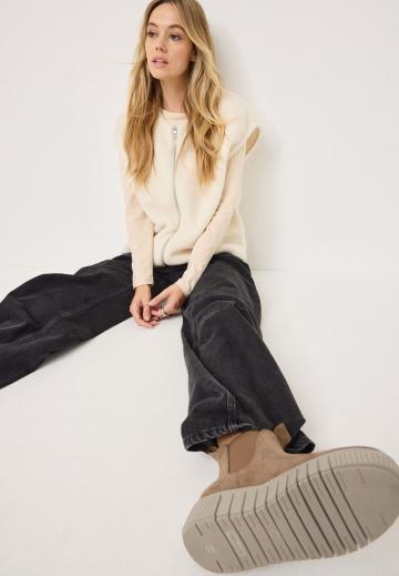 Сапожки на танкетке