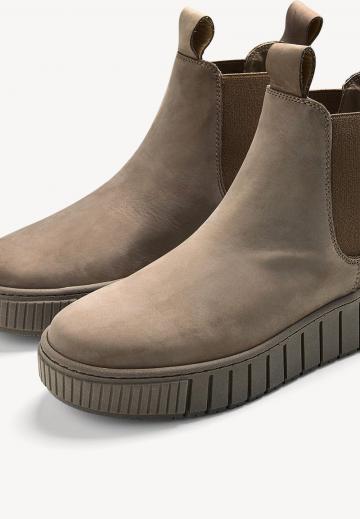 Сапожки на танкетке