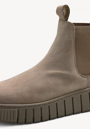 Сапожки на танкетке