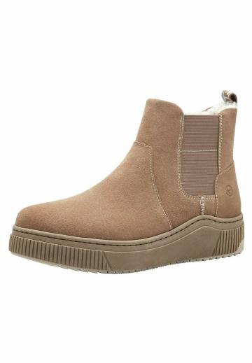 Сапожки на танкетке