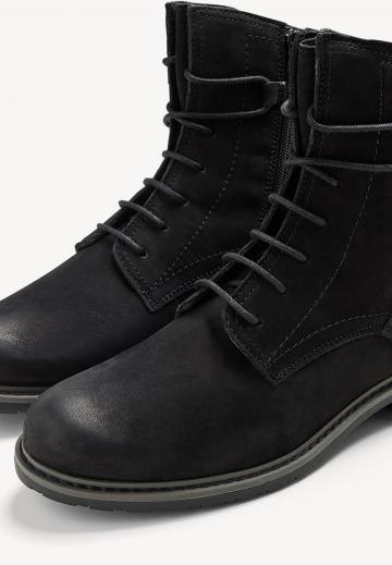 Ботинки на шнуровке