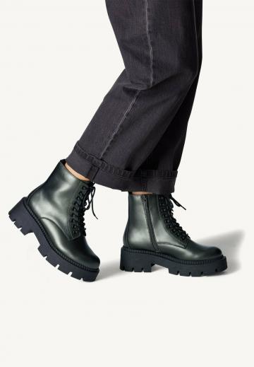Ботинки на шнуровке