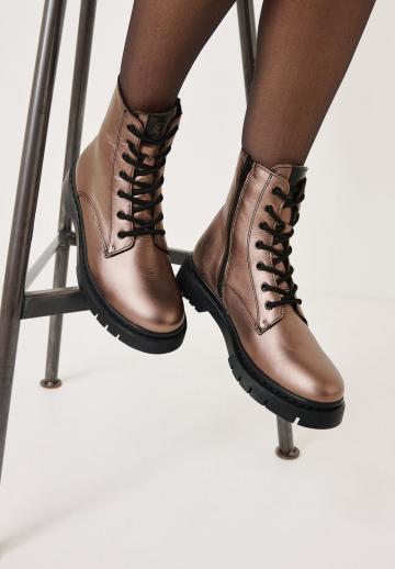 Ботинки на шнуровке