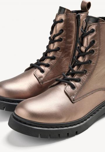 Ботинки на шнуровке
