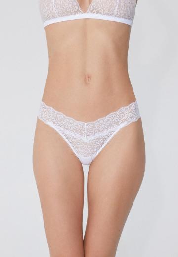 Трусы на бедрах