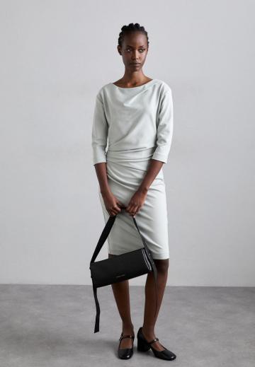 Платье футляр