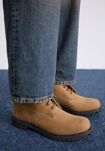 Ботинки на шнуровке