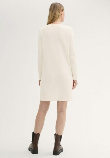 Вязаное платье