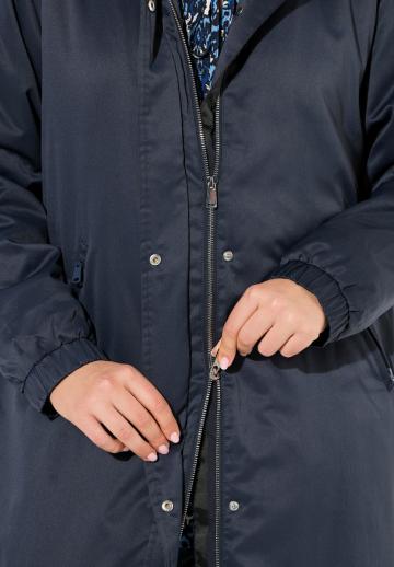 Куртка с накладнымит карманами