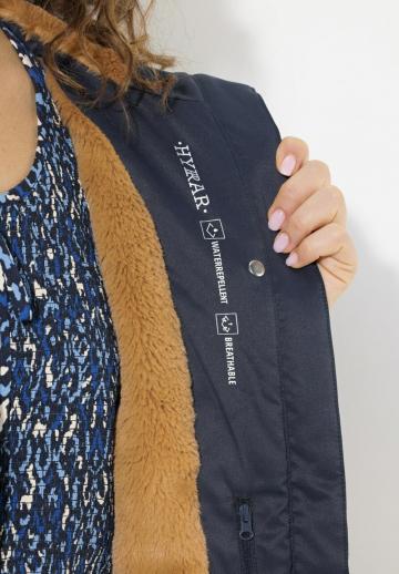 Куртка с накладнымит карманами