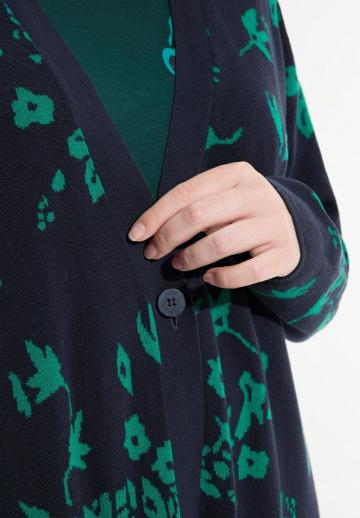 Длинный жилет