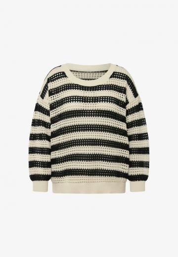 Пуловер в полоску