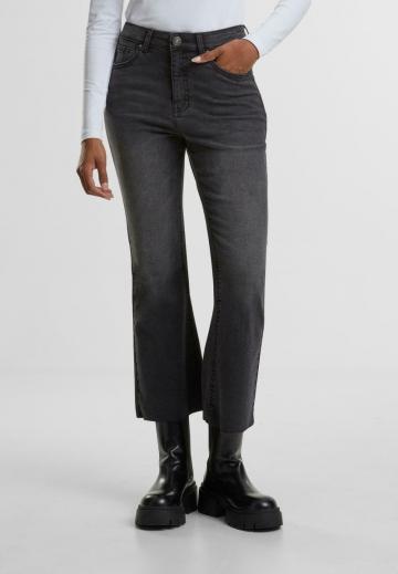 Короткие джинсы