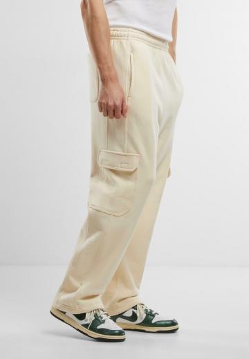 Брюки с накладными карманами