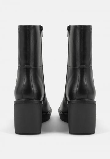 Сапожки на танкетке